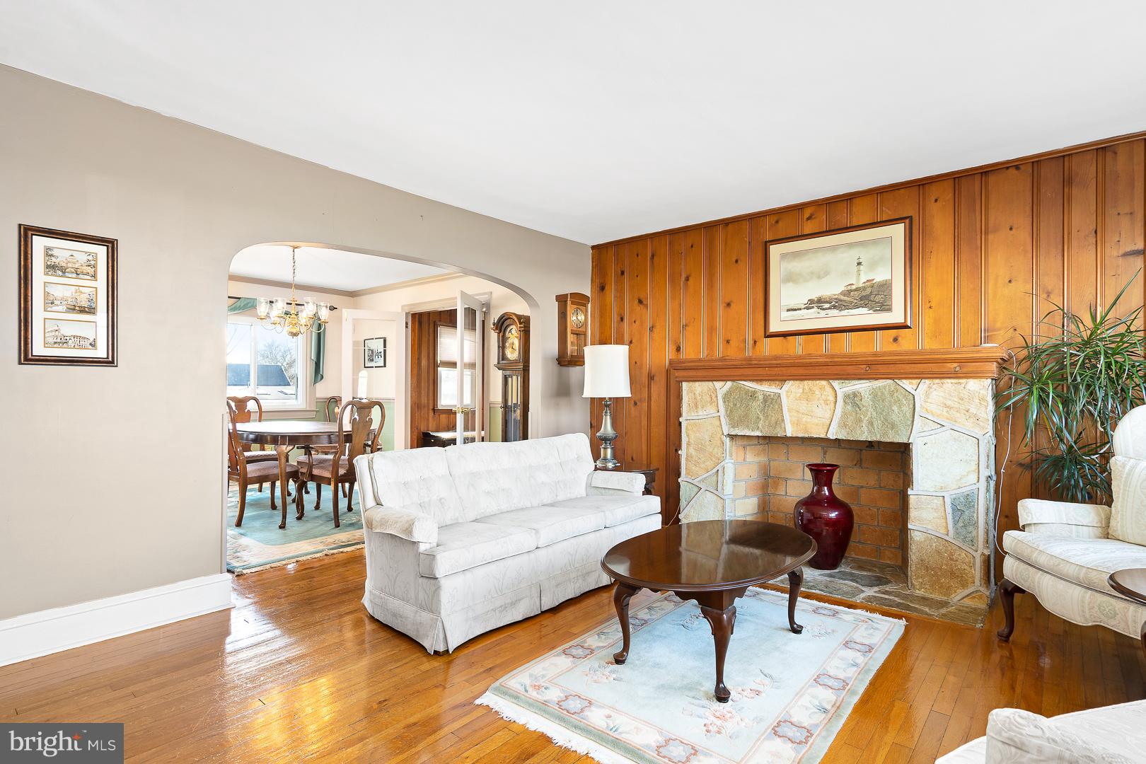 30 Rutledge Avenue Ewing, NJ 08618 - Photo 2 of 25 Living Room