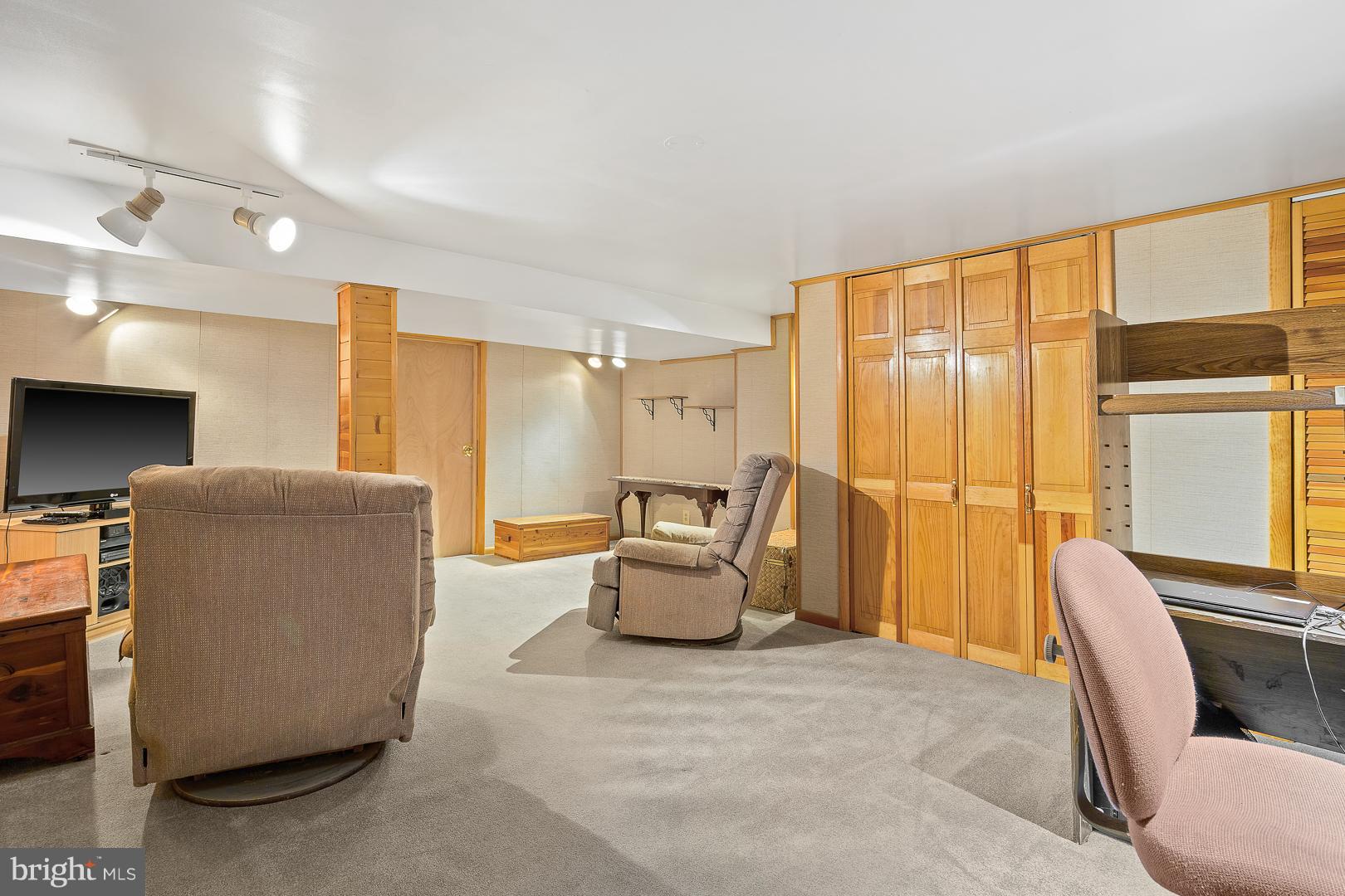 30 Rutledge Avenue Ewing, NJ 08618 - Photo 20 of 25 Family Room