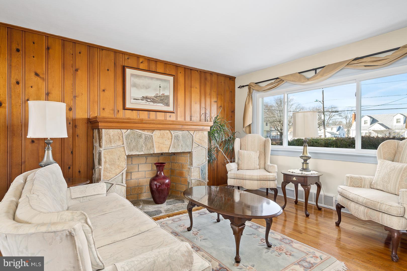 30 Rutledge Avenue Ewing, NJ 08618 - Photo 3 of 25 Living Room
