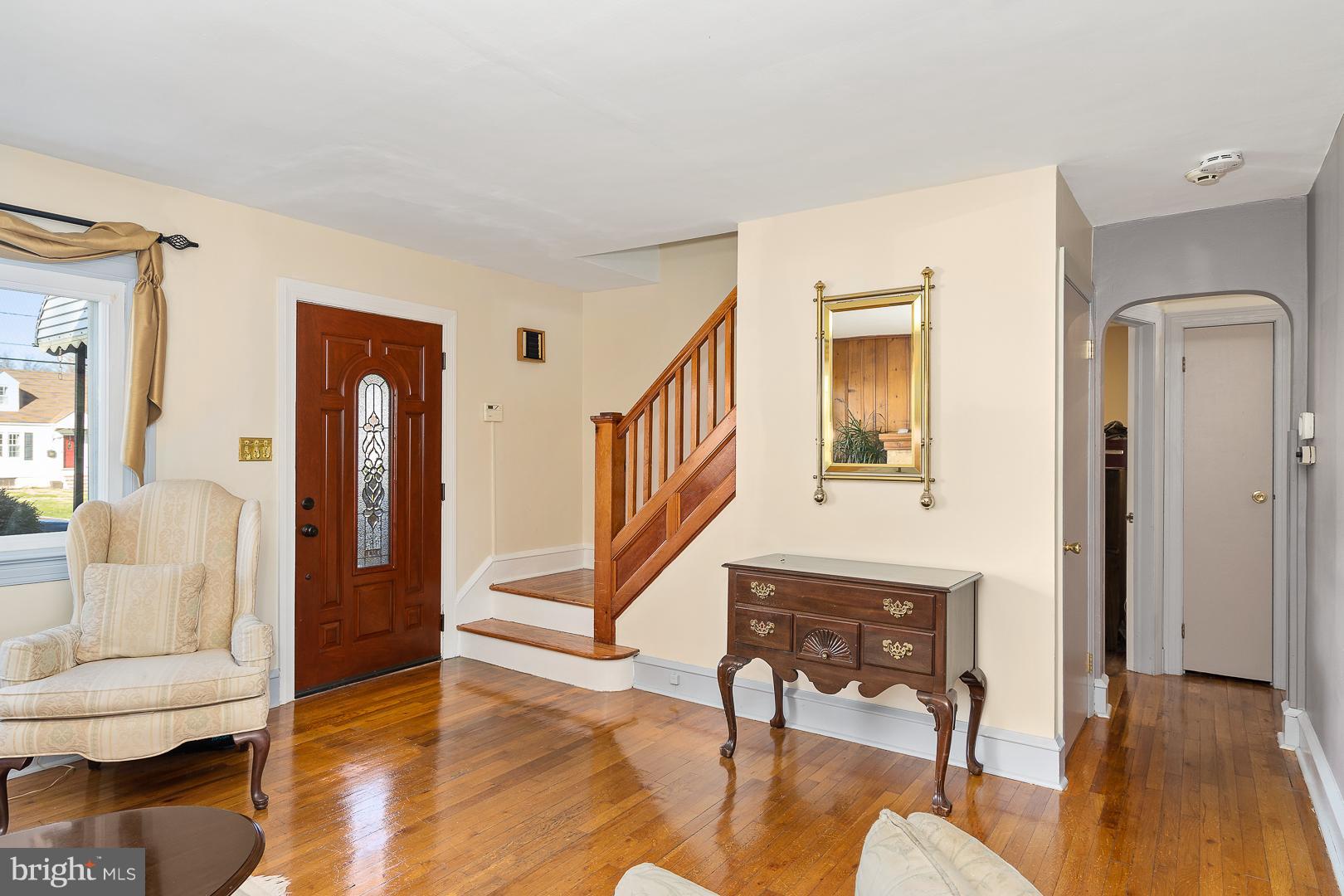 30 Rutledge Avenue Ewing, NJ 08618 - Photo 4 of 25 Entry / Living Room