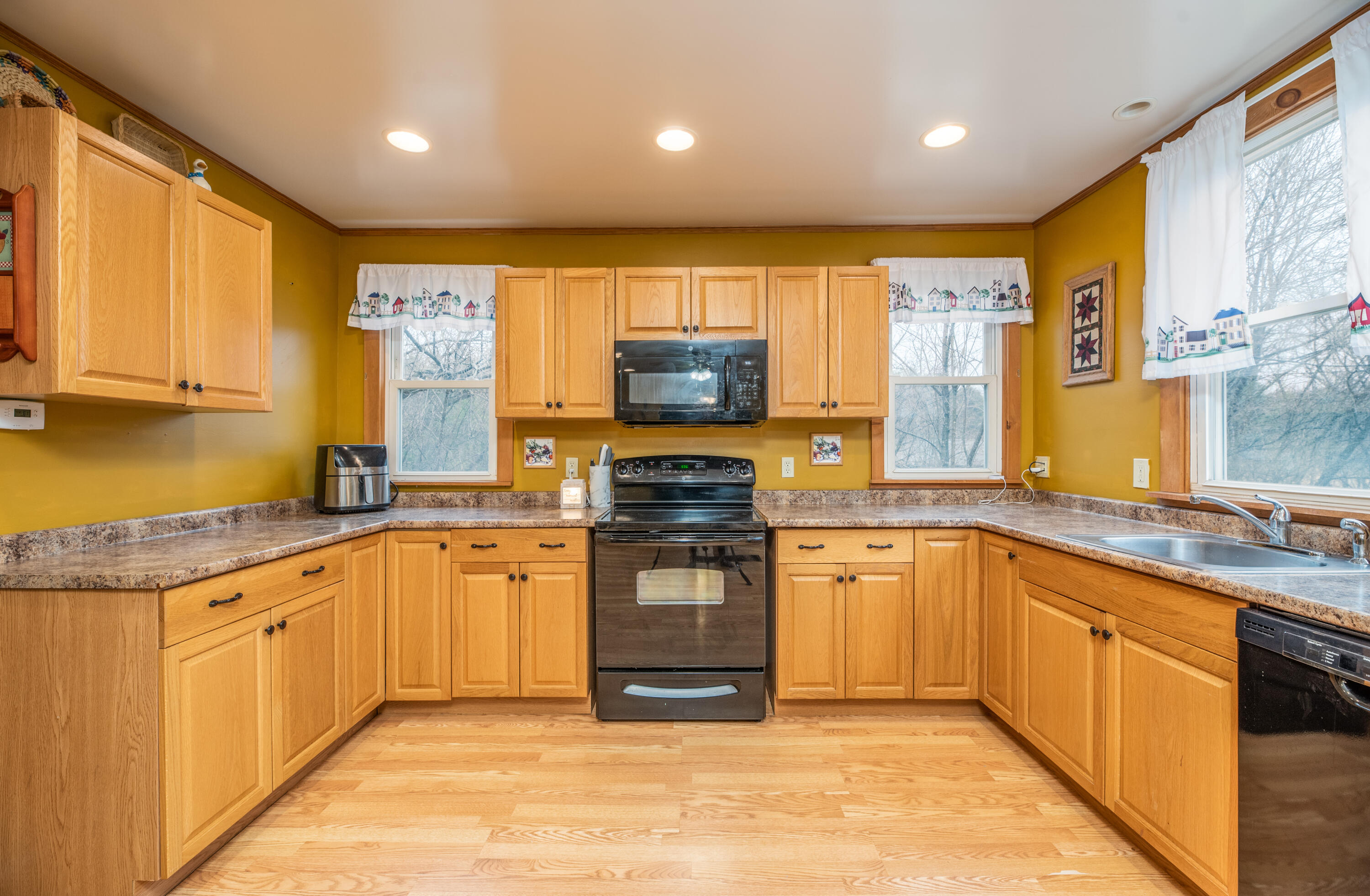 907 Riverside Drive Augusta, ME 04330 - Photo 3 of 21 Interior7