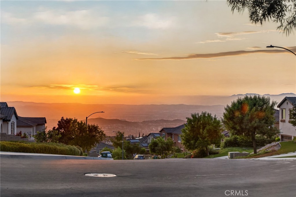 16796 Golden Bluff Loop Riverside, CA 92503 - Photo 3 of 47 Gallery Image 3