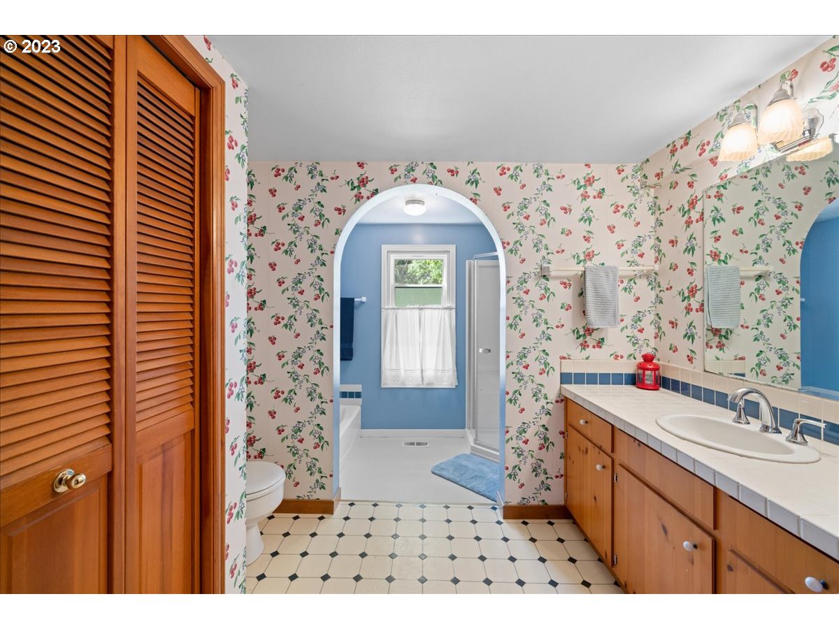 2300 Southwest Childs Road Lake Oswego, OR 97034 - Photo 16 of 38 Gallery Image 16