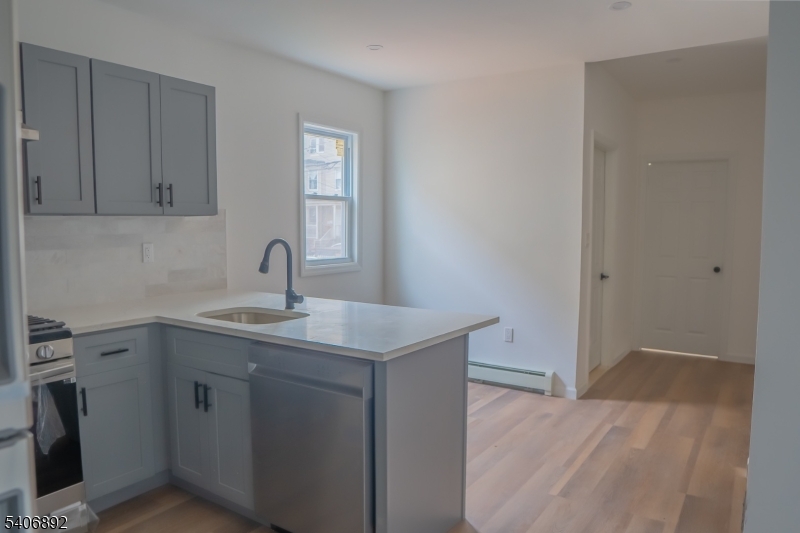 509 Fulton Street Elizabeth Port, NJ 07206 - Photo 3 of 5