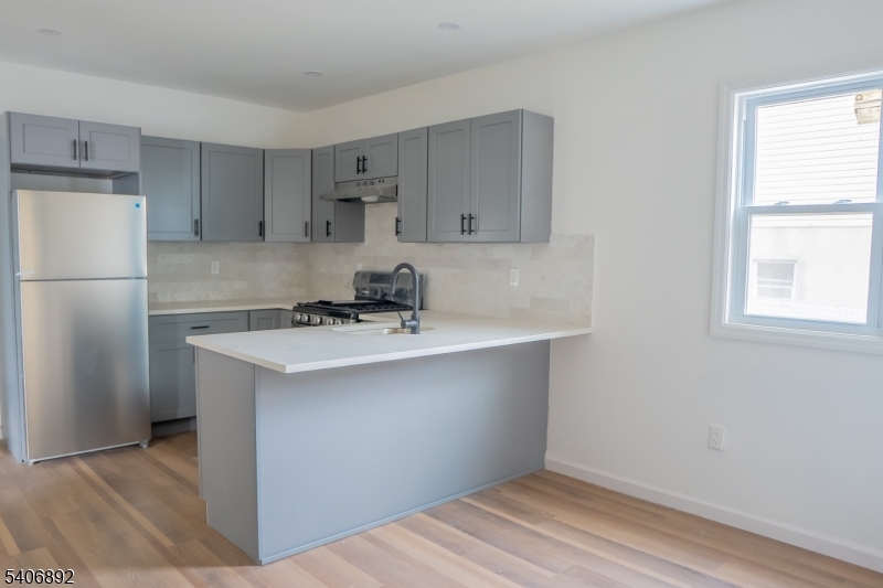 509 Fulton Street Elizabeth Port, NJ 07206 - Photo 4 of 5