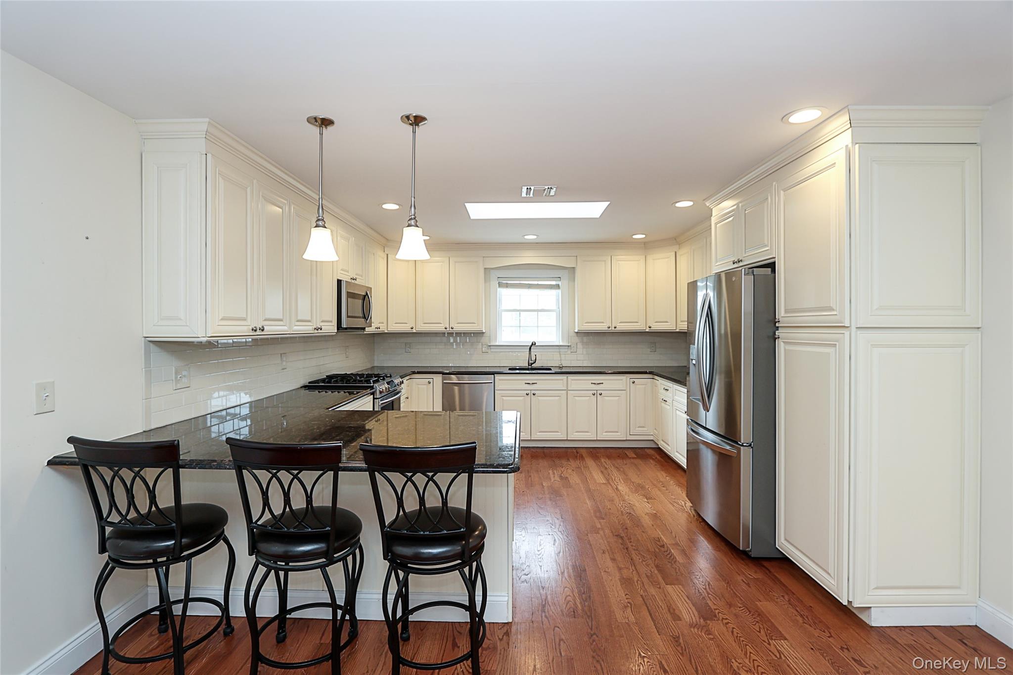 370 Rider Avenue Patchogue, NY 11772 - Photo 7 of 40 Updated Kitchen
