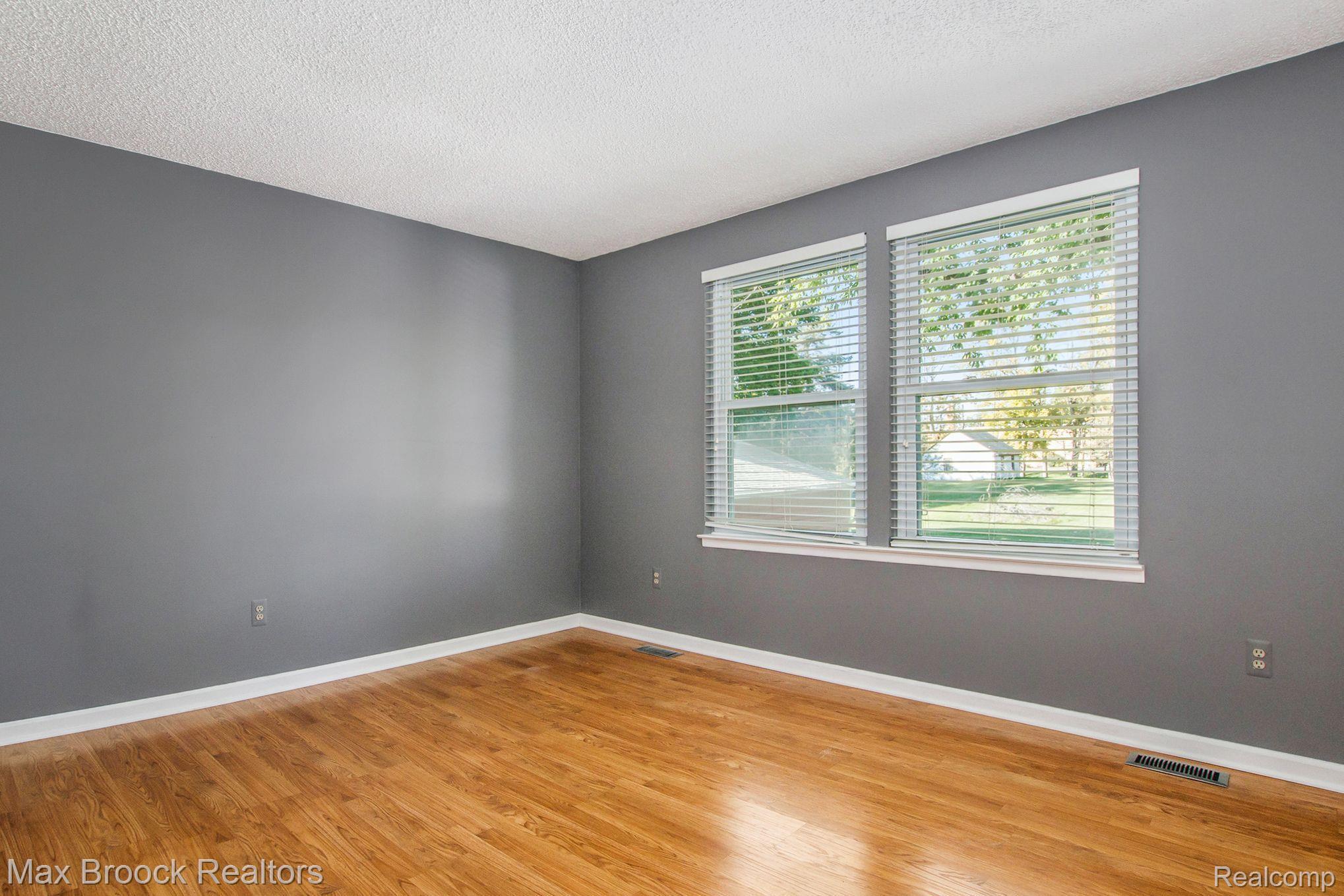 954 Hadley Road Rochester, MI 48307 - Photo 12 of 43 Primary Bedroom