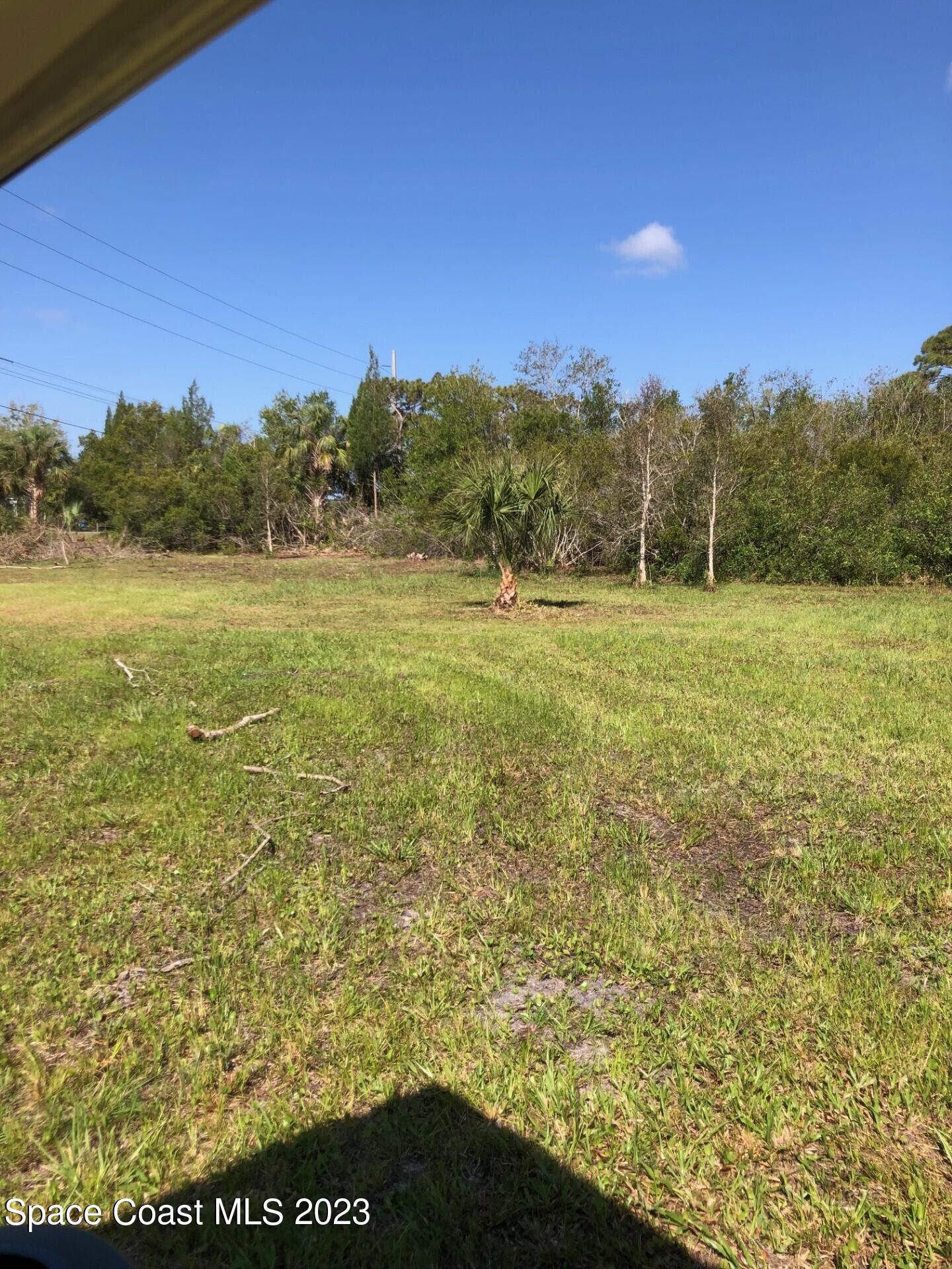 580 Hall Road Malabar, FL 32950 - Photo 5 of 9 a view of an outdoor space and a yard