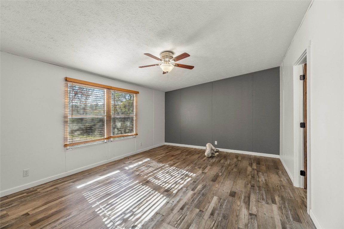21150 Arnsworth Road Montgomery, TX 77356 - Photo 18 of 35 a view of an empty room with a window
