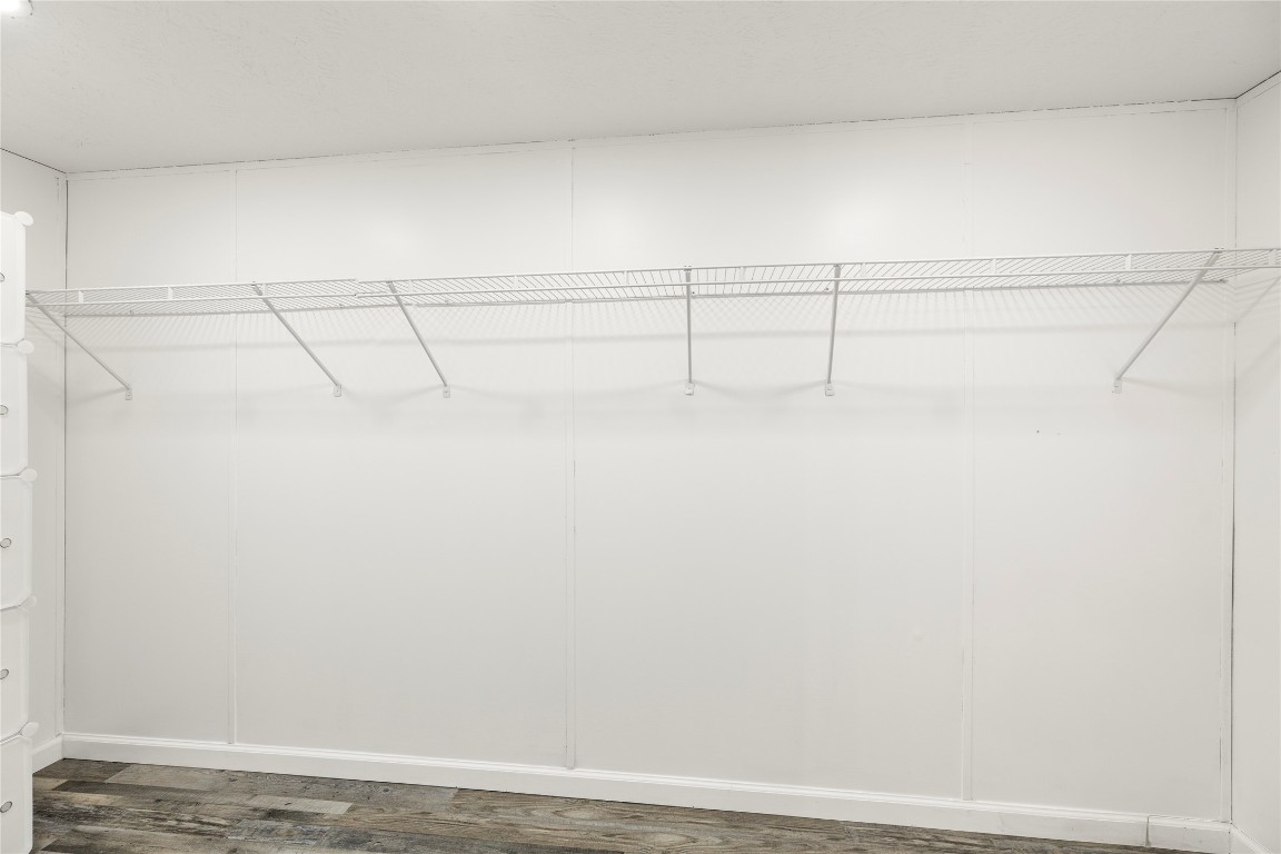 21150 Arnsworth Road Montgomery, TX 77356 - Photo 21 of 35 a view of a closet