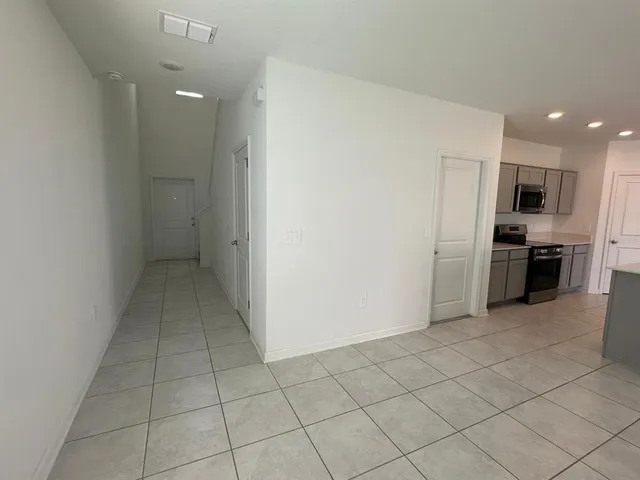 $1,900 | 989 Harold Pass, Lake Wales, FL 33859