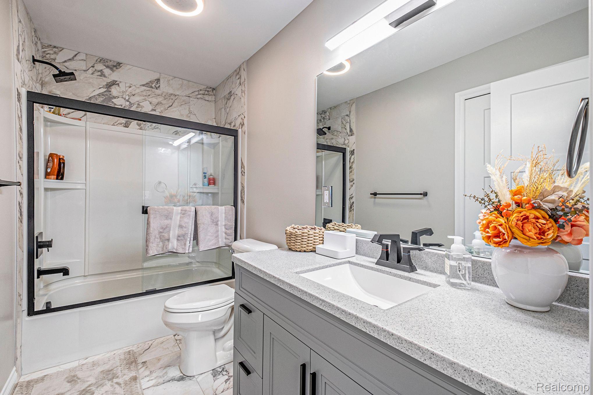 2208 East Dryden Road Metamora, MI 48455 - Photo 30 of 98 Lovely full bath