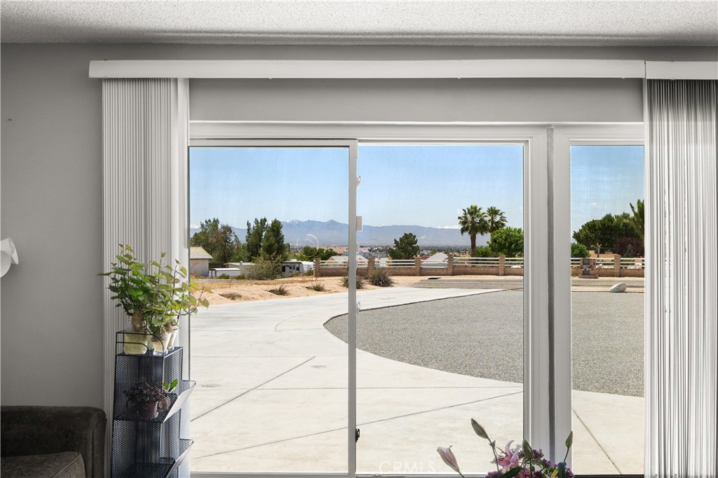 15103 Kinai Road Apple Valley, CA 92307 - Photo 8 of 38