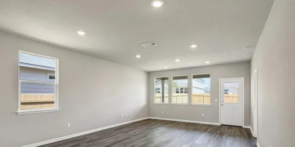 $2,200 | 400 Barton Creek Lane, Hutto, TX 78634