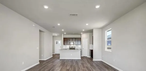 $2,200 | 400 Barton Creek Lane, Hutto, TX 78634