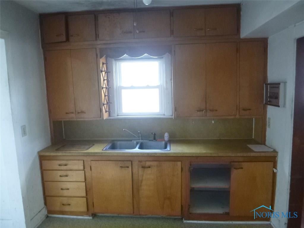 1833 Mansfield Road Toledo, OH 43613 - Photo 9 of 18 Gallery Image 9