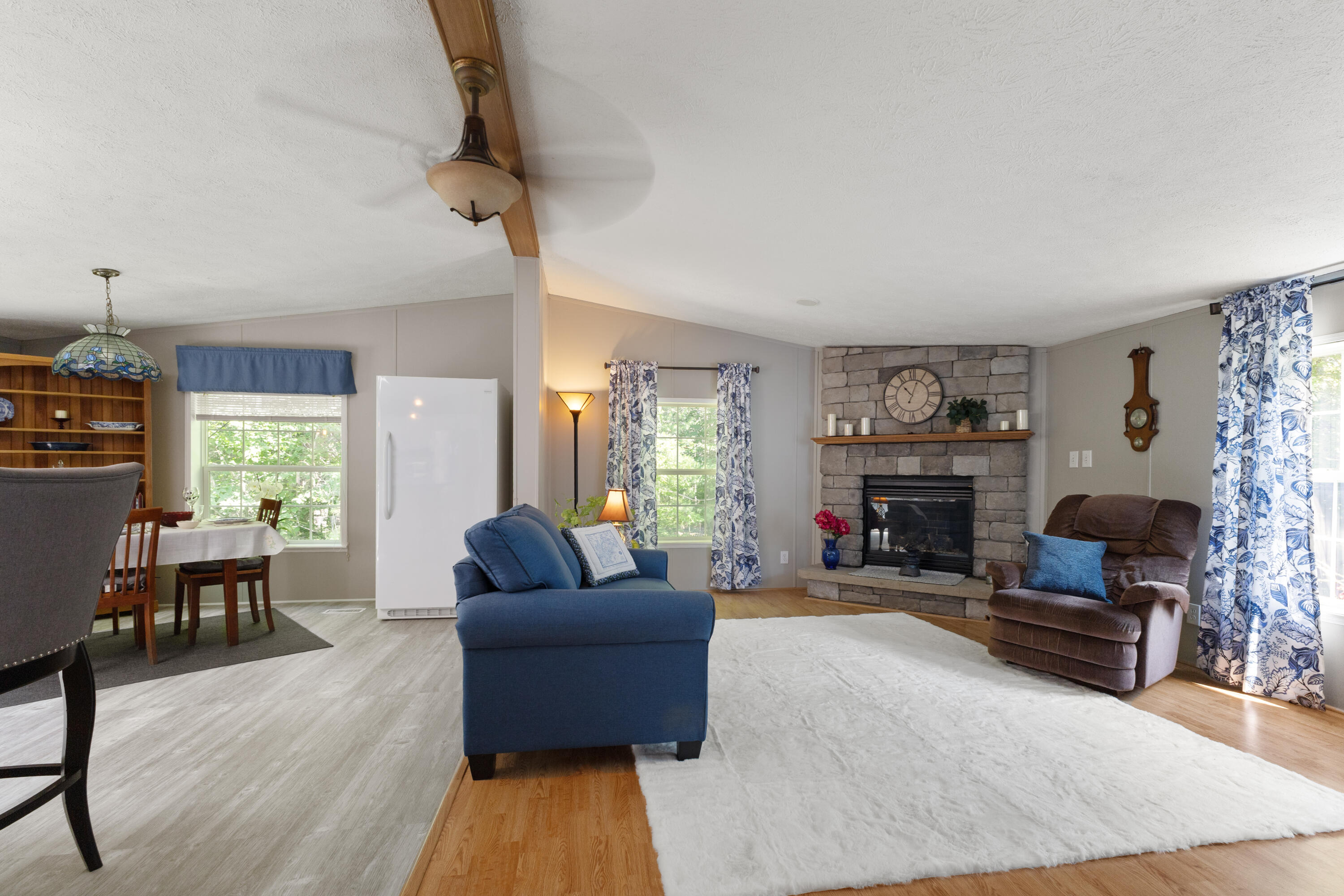 275 Morgan Bay Road Surry, ME 04684 - Photo 16 of 51 Livingroom