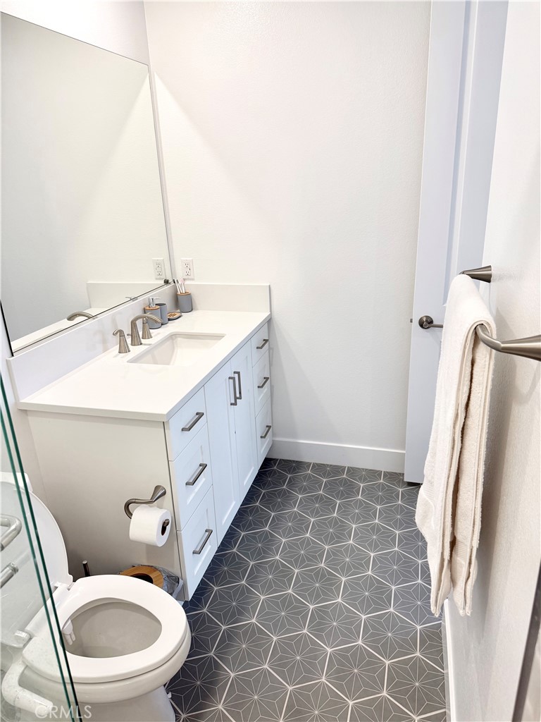 620 Grizzly Irvine, CA 92618 - Photo 14 of 40 1st Floor In Suite Master Bathroom