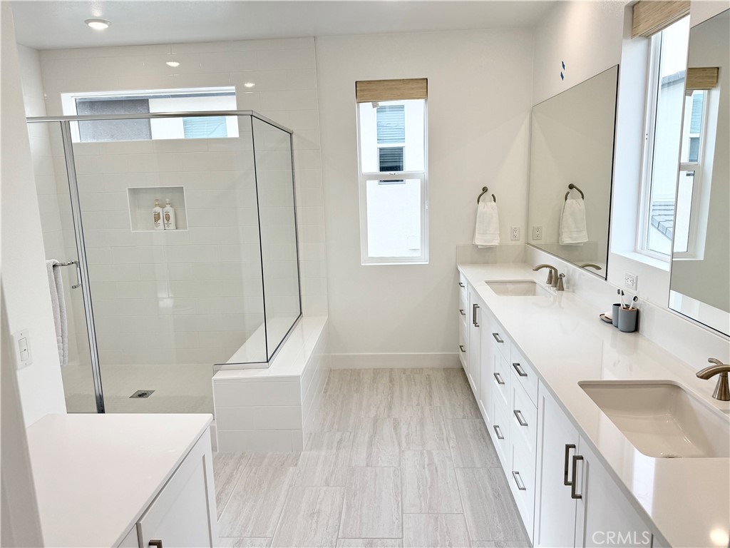 620 Grizzly Irvine, CA 92618 - Photo 20 of 40 2nd Floor Master Suite Bathroom