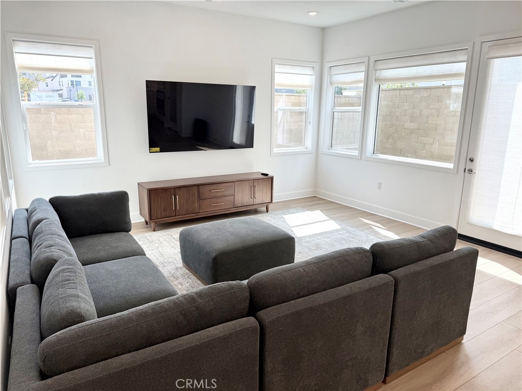 620 Grizzly Irvine, CA 92618 - Photo 2 of 40 Family Room