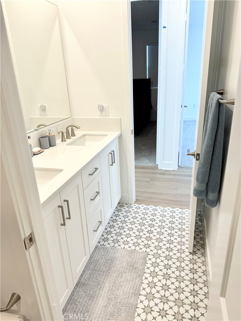 620 Grizzly Irvine, CA 92618 - Photo 30 of 40 4th Full Bathroom for 4th and 5th Bedrooms