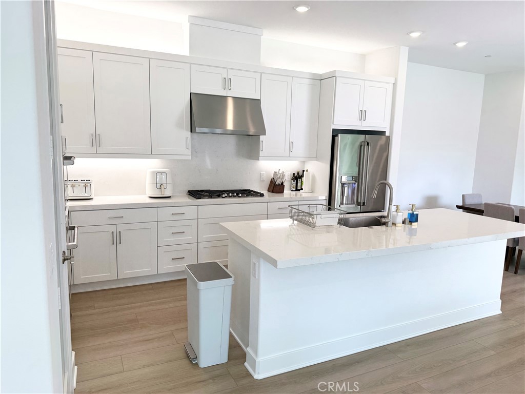 620 Grizzly Irvine, CA 92618 - Photo 3 of 40 Kitchen