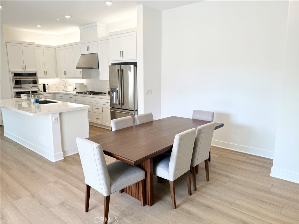 620 Grizzly Irvine, CA 92618 - Photo 5 of 40 Dining Room & Kitchen