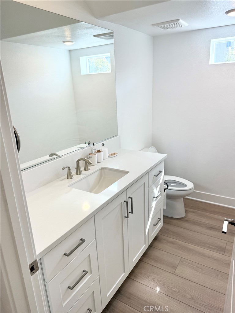 620 Grizzly Irvine, CA 92618 - Photo 8 of 40 Powder Room