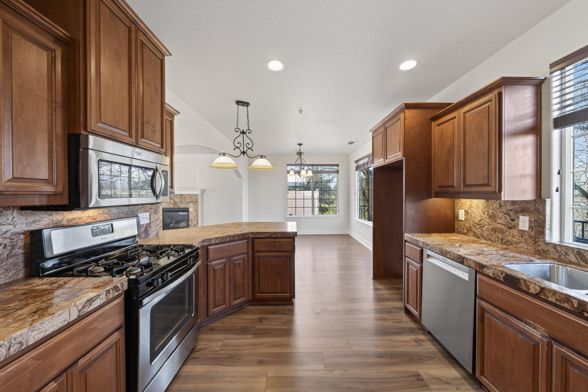 5513 Diamond Ridge Drive Redding, CA 96003 - Photo 6 of 49 Interior-04