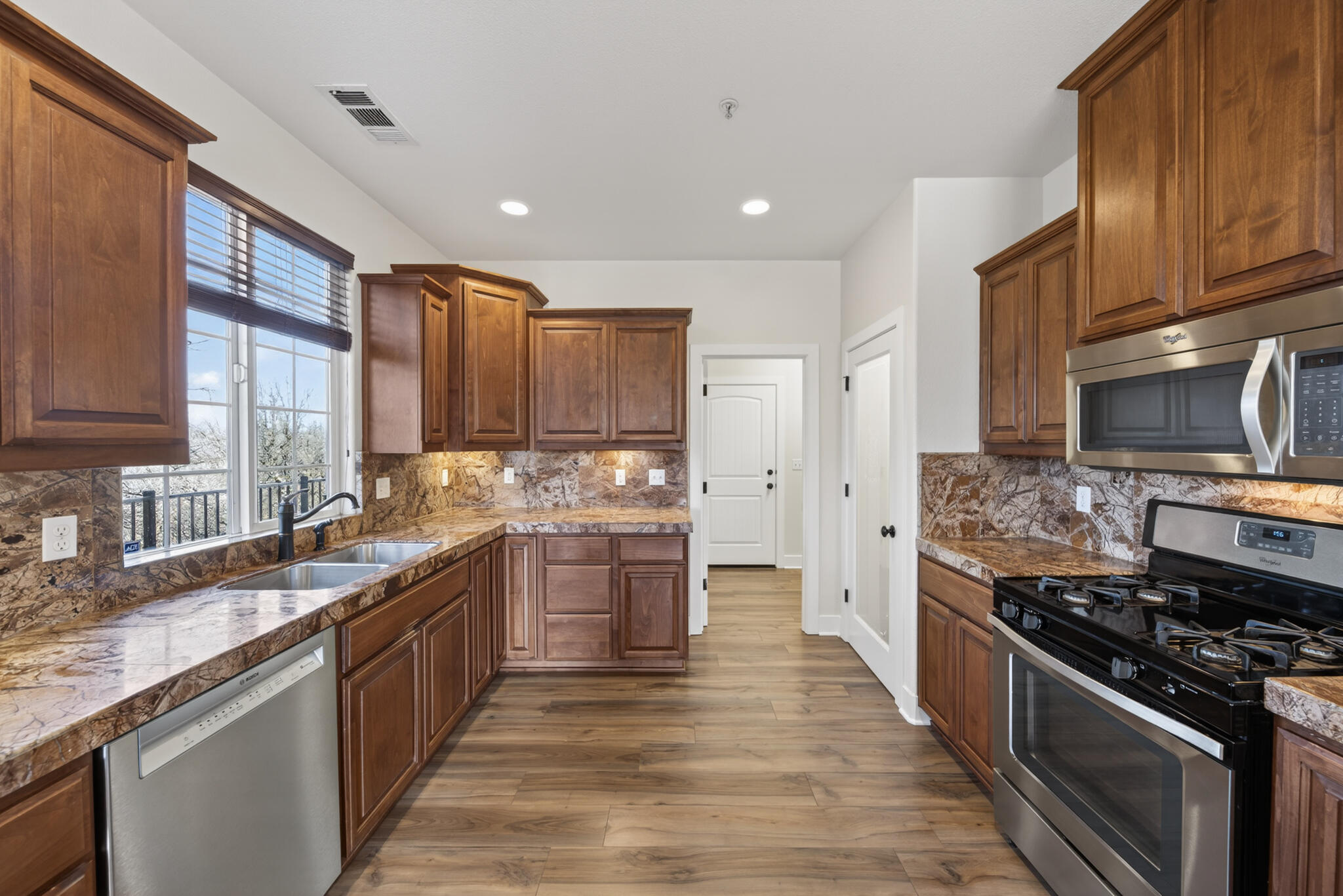 5513 Diamond Ridge Drive Redding, CA 96003 - Photo 7 of 49 Interior-08