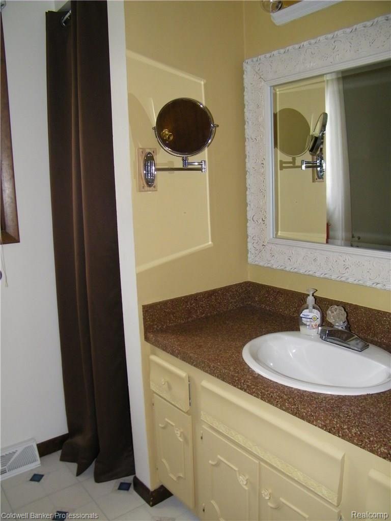 5115 Lonsberry Road Columbiaville, MI 48421 - Photo 33 of 50 100_2930.jpg