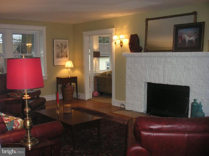 451 Fairfax Road Drexel Hill, PA 19026 - Photo 3 of 25 Living Room