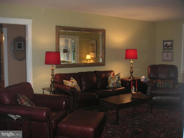 451 Fairfax Road Drexel Hill, PA 19026 - Photo 4 of 25 Living Room
