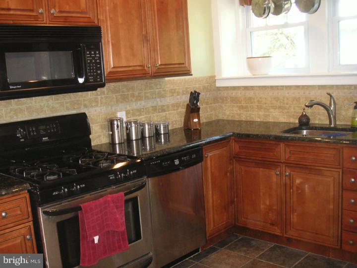 451 Fairfax Road Drexel Hill, PA 19026 - Photo 10 of 25 Kitchen