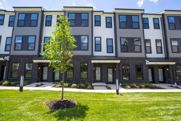 $3,900 | 218 Peyton Place, New Brunswick, NJ 08901
