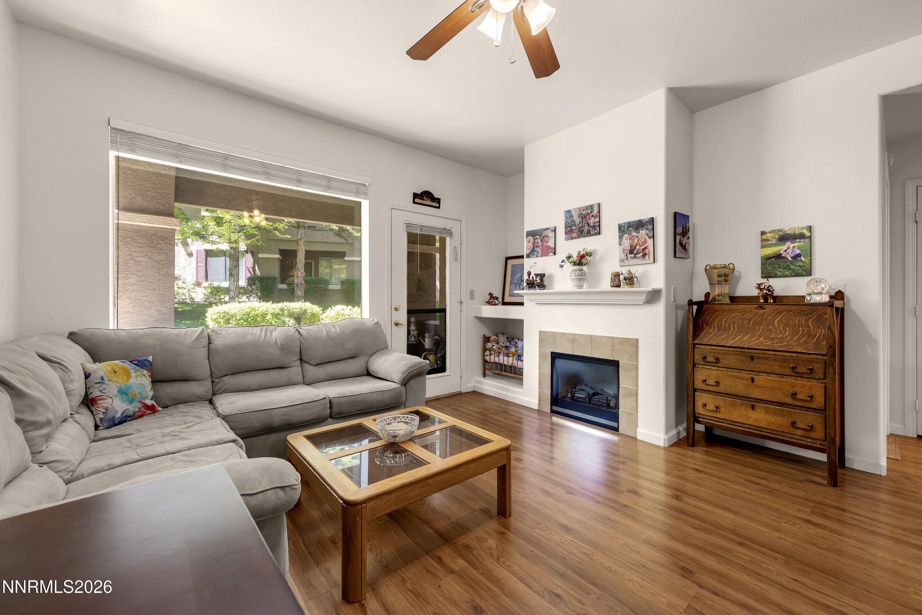 900 South Meadows Parkway, Unit 2212 Reno, NV 89521 - Photo 8 of 31 Living Room