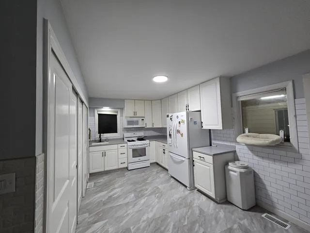 $309,999 | 1530 Charles Drive, Glendale Heights, IL 60139