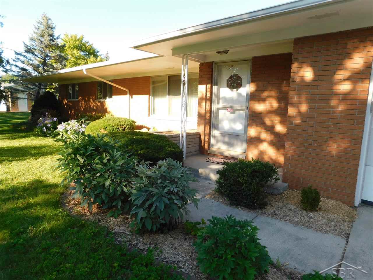 5894 Mackinaw Road Saginaw, MI 48604 - Photo 2 of 28 31325634-1.JPG