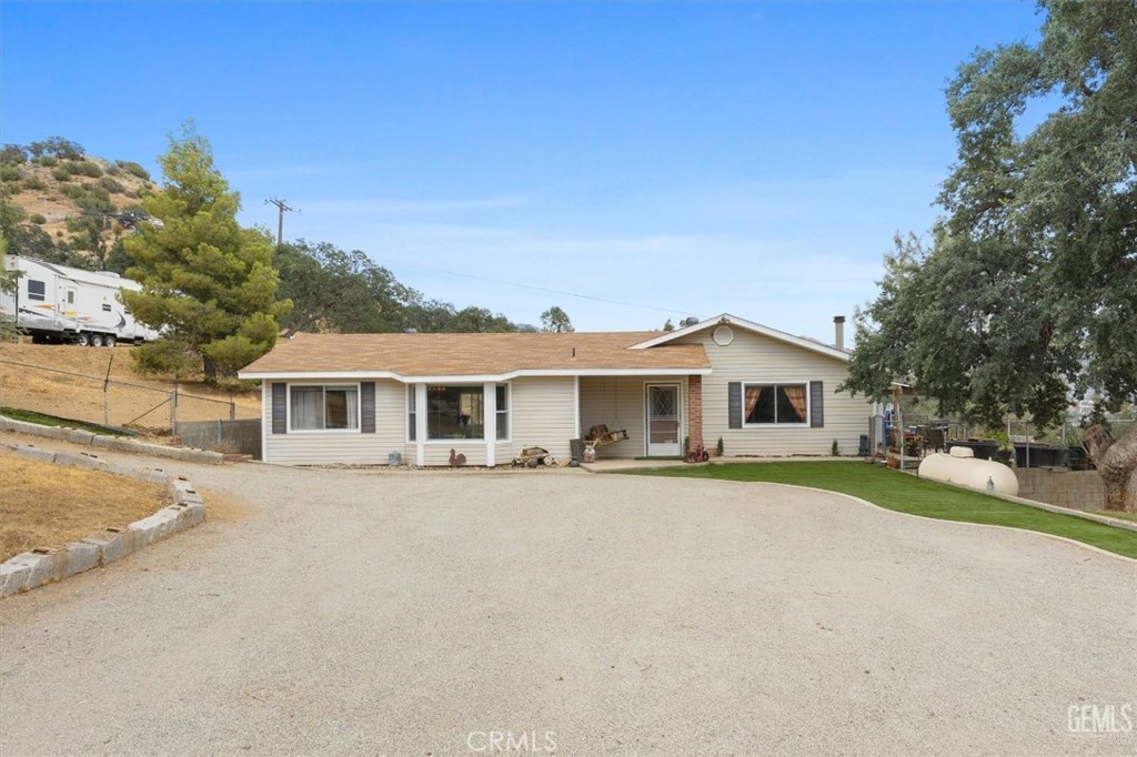 21564 Pine Tree Road Caliente, CA 93518 - Photo 15 of 48 a front view of a house with a garden