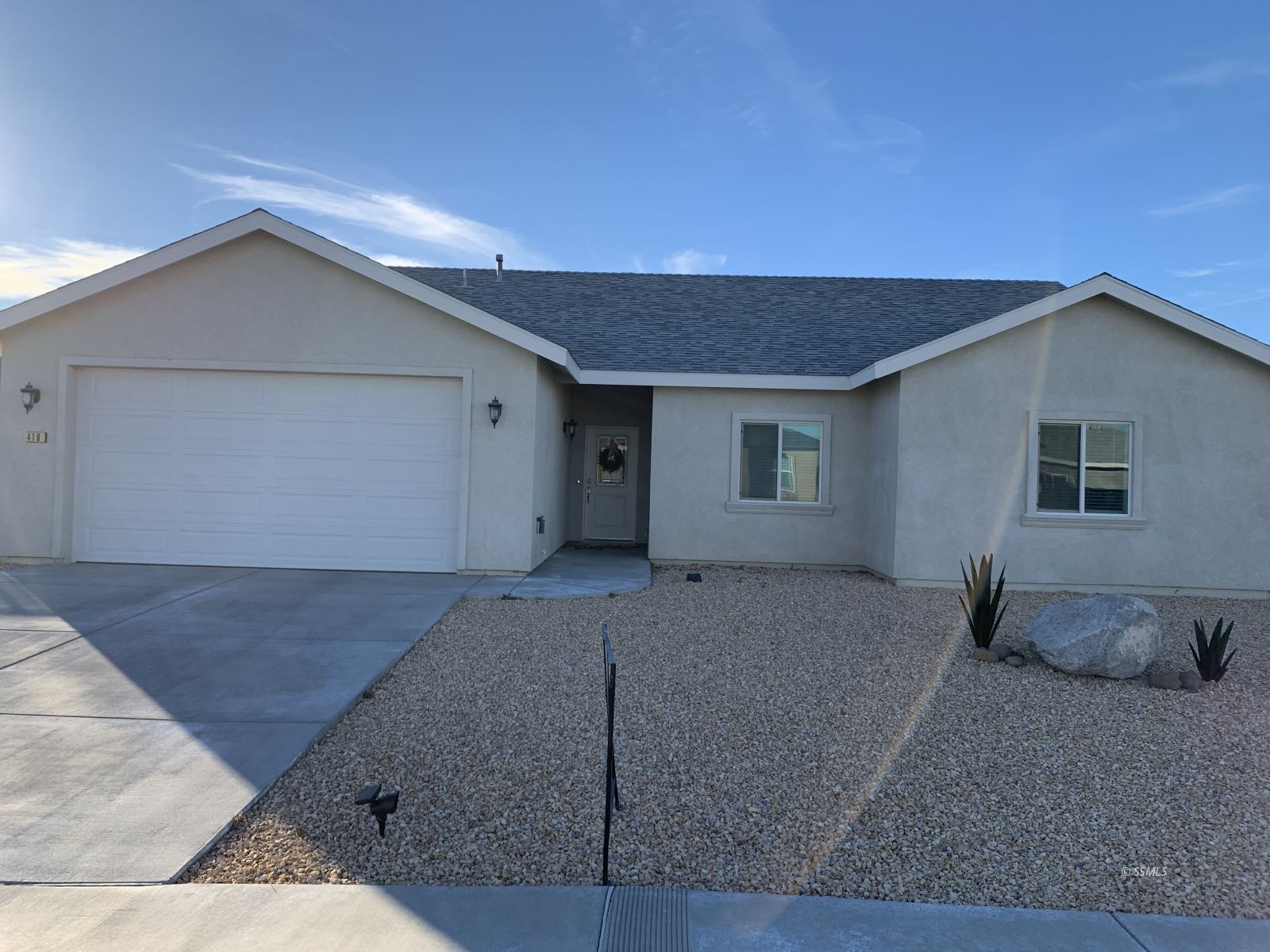 419 Thomas Street Ridgecrest, CA 93555 - Photo 4 of 32 a house view with a outdoor space