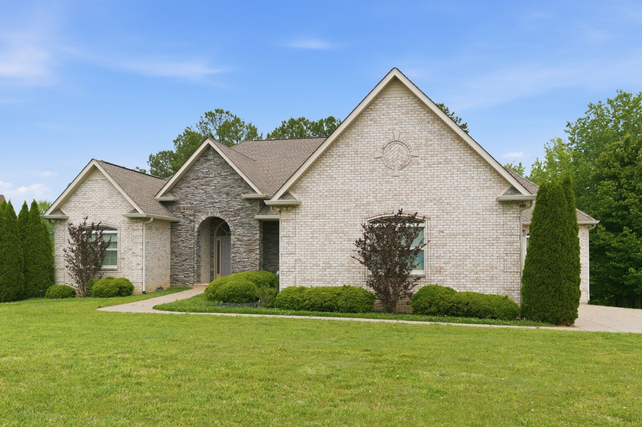 528 Country Club Drive Dickson, TN 37055 - Photo 4 of 55 a front view of a house with garden