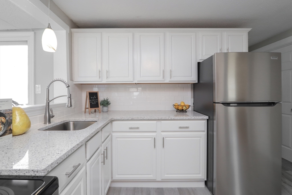 22 Regal Street Springfield, MA 01118 - Photo 3 of 25 Gallery Image 3