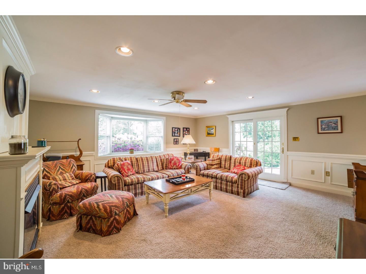 895 Hemlock Road Warminster, PA 18974 - Photo 15 of 22 Family Room