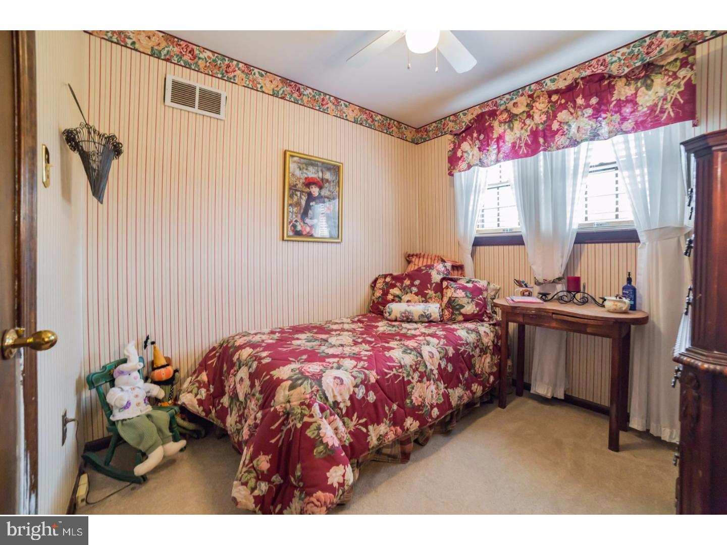 895 Hemlock Road Warminster, PA 18974 - Photo 19 of 22 Bedroom 3
