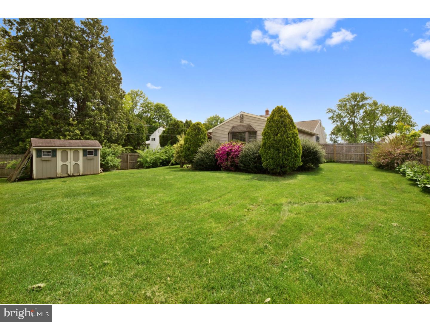 895 Hemlock Road Warminster, PA 18974 - Photo 3 of 22 Back Yard