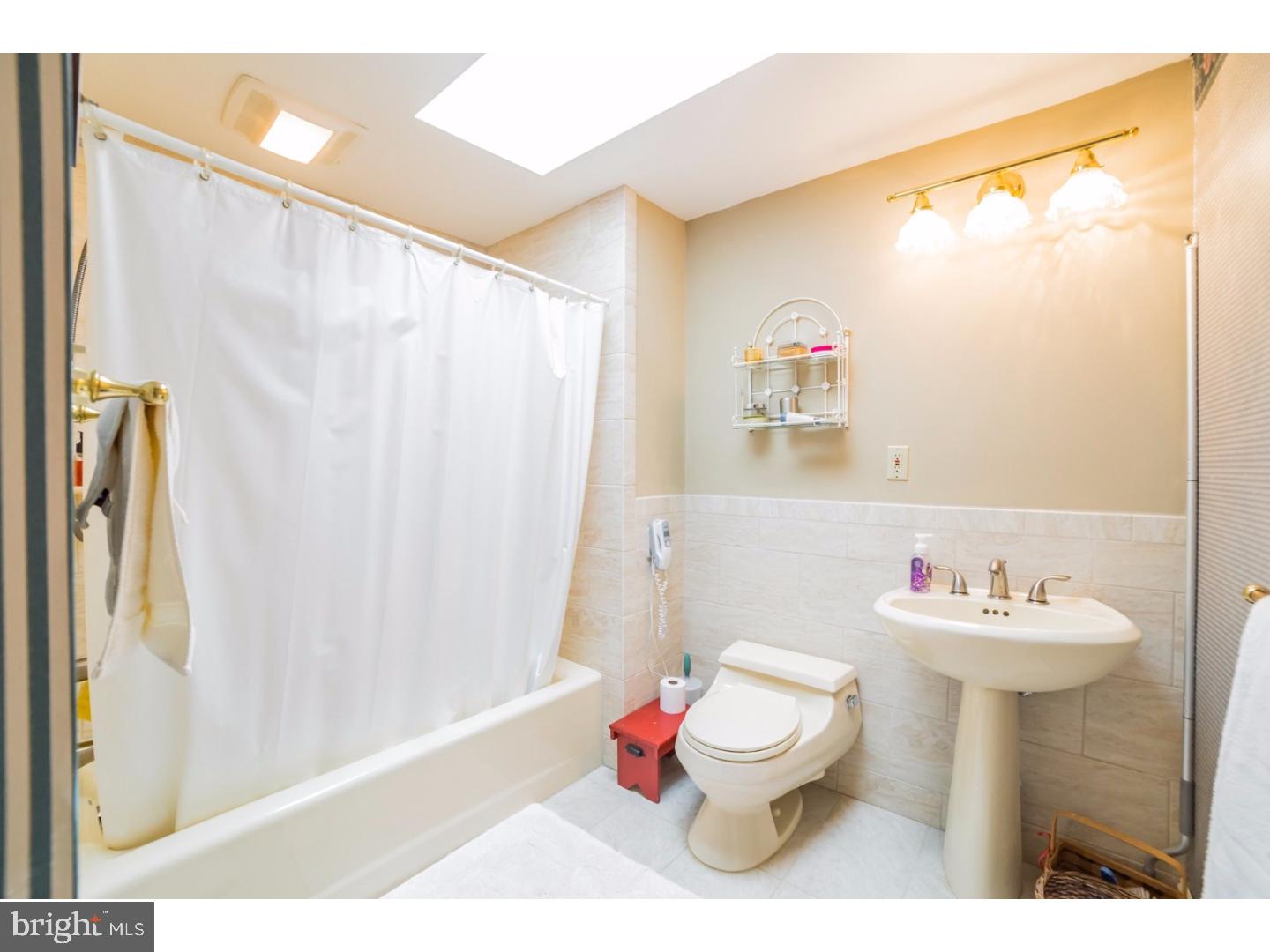 895 Hemlock Road Warminster, PA 18974 - Photo 21 of 22 Bathroom
