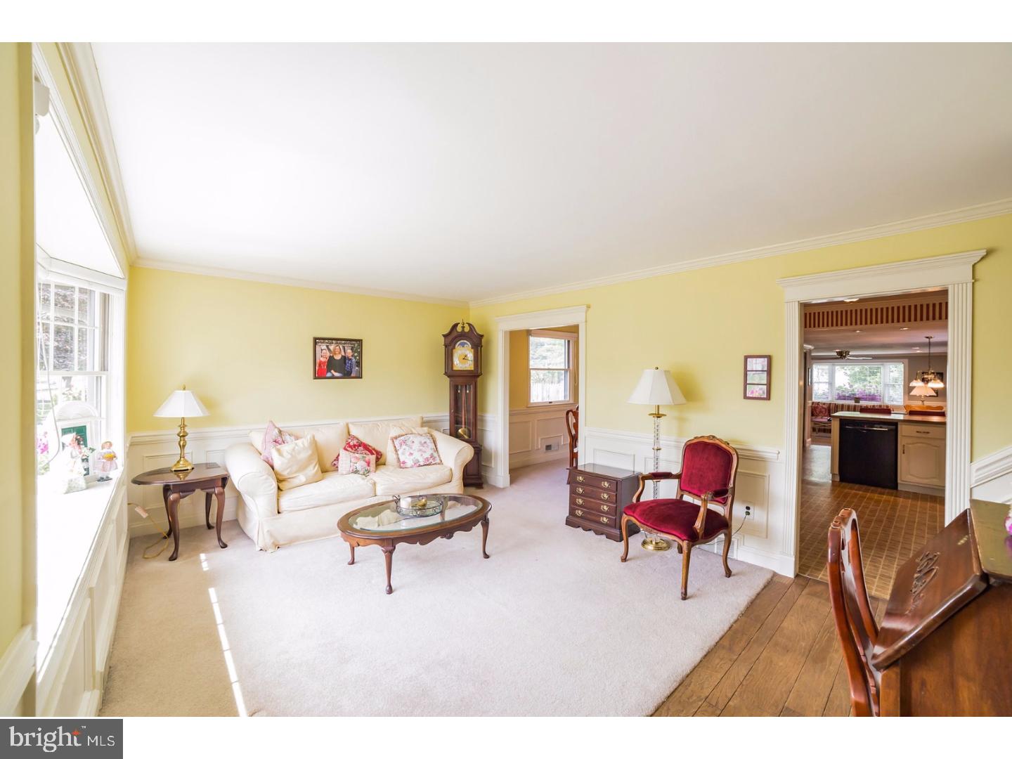 895 Hemlock Road Warminster, PA 18974 - Photo 4 of 22 Living Room