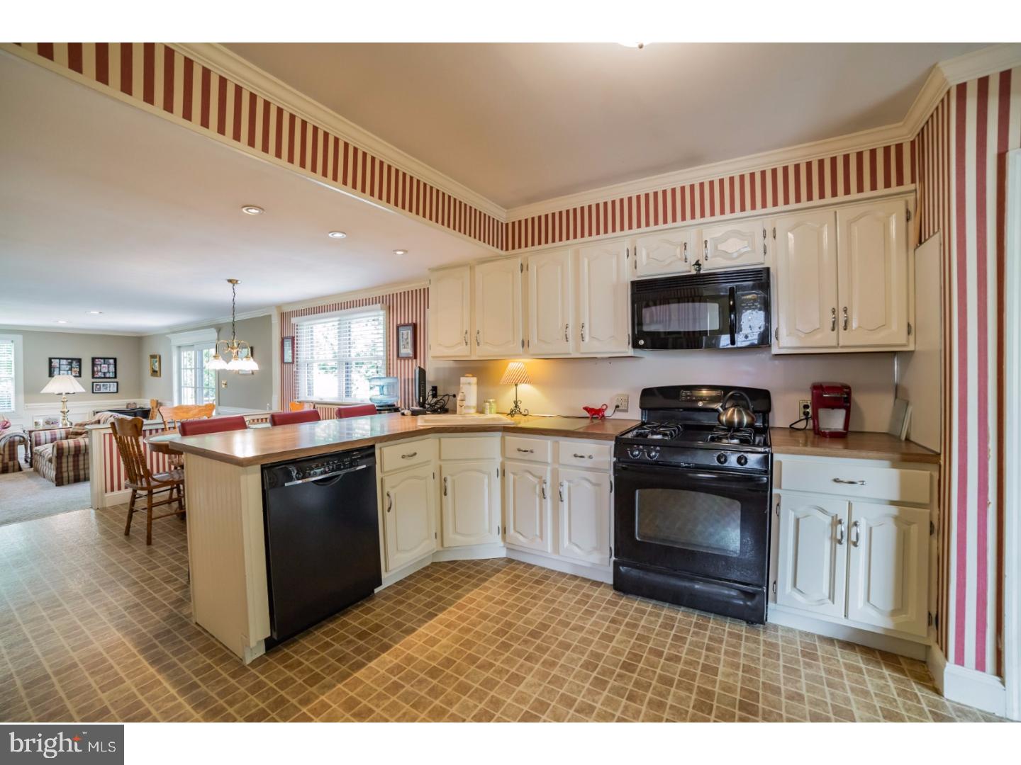 895 Hemlock Road Warminster, PA 18974 - Photo 7 of 22 Kitchen