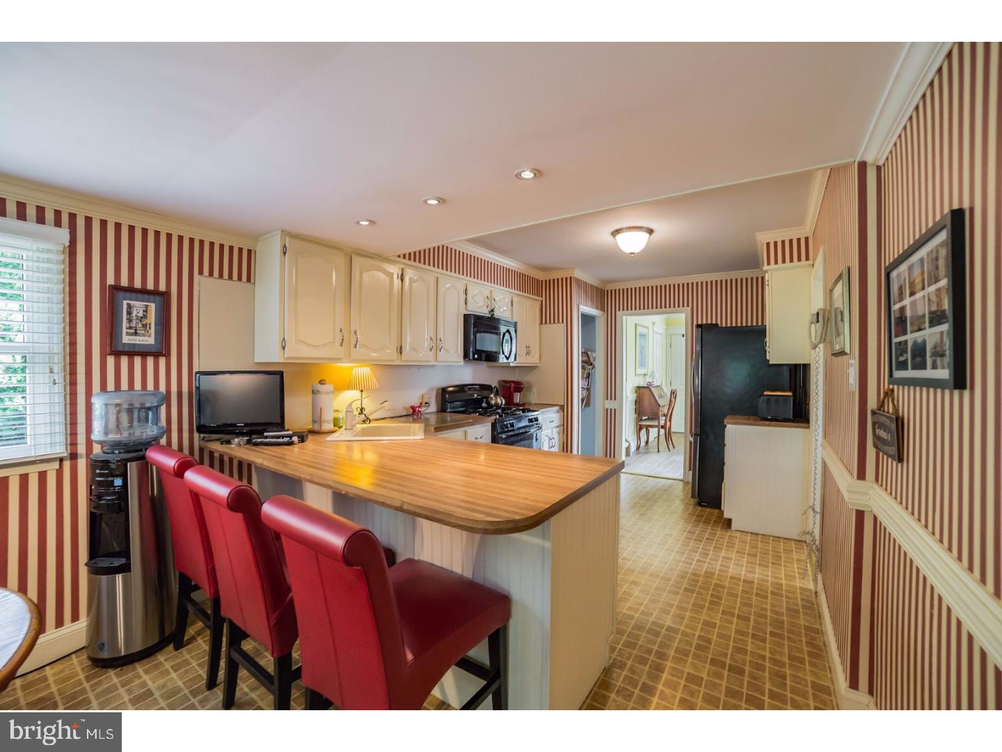 895 Hemlock Road Warminster, PA 18974 - Photo 10 of 22 Kitchen