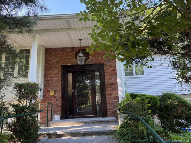 $6,600 | 30 Dogwood Road, Unit PVT HOUSE, Albertson, NY 11507